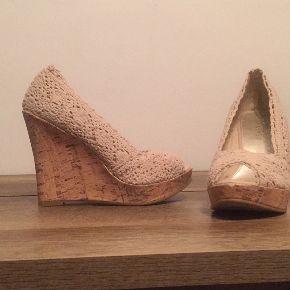 Never worn run small but is crochet size 7